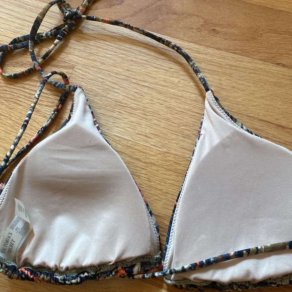 Victoria Secret jeweled triangle bikini to. Size large. - Picture 4 of 5